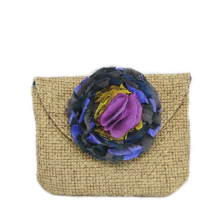 Le Troisième Songe pochette in tessuto tipo iuta fatta a mano cm 17x13 circa, foderata, con applicazione di fiore in tessuto. Pezzi unici. Borse da donna. Borse fatte a mano in tessuti colorati. Borse a tracolla. Borse artigianali. Pochette fatte a mano. Borse di stoffa.