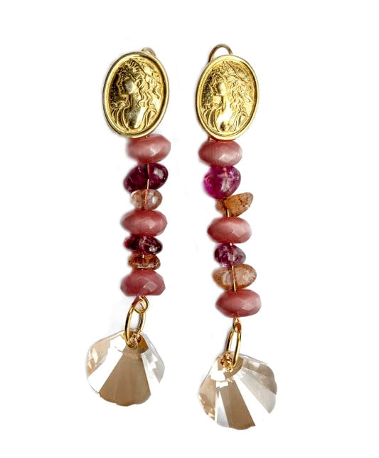 Le Troisième Songe Orecchini con pietre dure, metallo dorato nichel free. Bigiotteria elegante. Orecchini donna. Orecchini particolari. Orecchini pendenti. Orecchini fatti a mano. Orecchini eleganti. Orecchini gioiello. Gioielli artigianali. Bigiotteria fatta a mano. Gioielli unici. Orecchini lunghi.