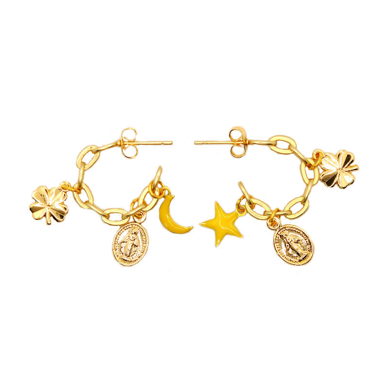 Le Troisième Songe Orecchini a cerchio con charms, stelle, lunghi cm 2. Bigiotteria elegante. Orecchini donna. Orecchini particolari. Orecchini pendenti. Orecchini fatti a mano. Orecchini eleganti. Orecchini gioiello. Orecchini pendenti artigianali. Gioielli artigianali. Orecchini fatti a mano Milano. Gioielli unici.