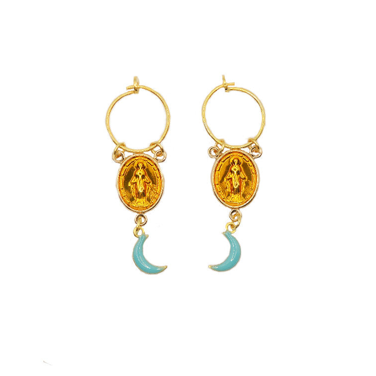 Le Troisième Songe Orecchini a cerchio con charms. Bigiotteria elegante. Orecchini donna. Orecchini particolari. Orecchini pendenti. Orecchini fatti a mano. Orecchini eleganti. Orecchini gioiello. Orecchini pendenti artigianali. Gioielli artigianali. Orecchini fatti a mano Milano. Gioielli unici.