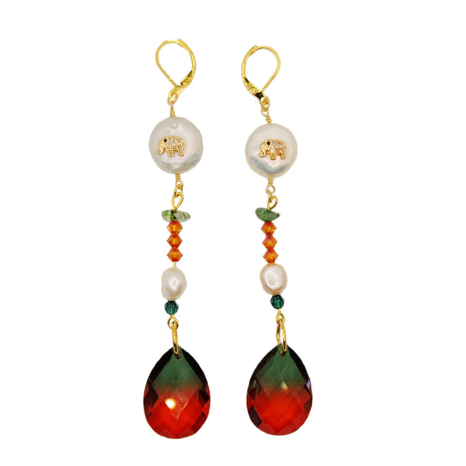 Le Troisième Songe Orecchini con perle e pietre dure, metallo dorato nichel free, lunghezza cm 11. Bigiotteria elegante. Orecchini donna. Orecchini particolari. Orecchini pendenti. Orecchini fatti a mano. Orecchini eleganti. Orecchini gioiello. Gioielli artigianali. Orecchini fatti a mano. Gioielli unici.