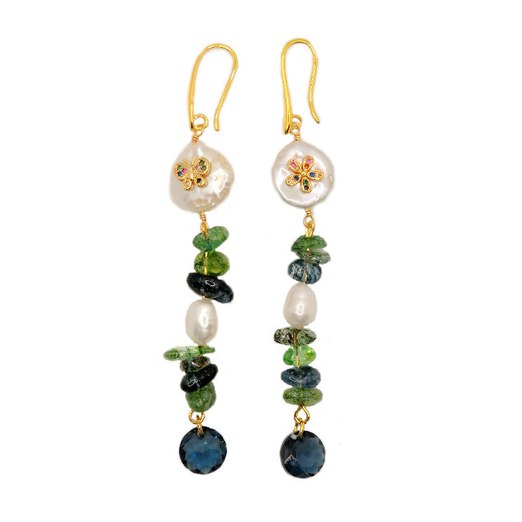 Le Troisième Songe Orecchini con pietre dure, metallo dorato nichel free, lunghezza cm 9,5.  Bigiotteria elegante. Orecchini donna. Orecchini particolari. Orecchini pendenti. Orecchini fatti a mano. Orecchini eleganti. Orecchini gioiello. Gioielli artigianali. Orecchini fatti a mano. Gioielli unici.