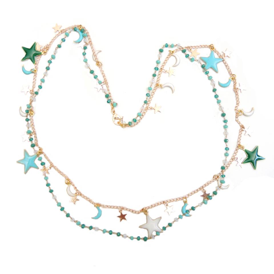 Le Troisième Songe collana a più fili con charms smaltati verde turchese bianco, metallo dorato nichel free, lunghezza cm 29. Fatta a mano. Pezzo unico. Collane bigiotteria particolari.