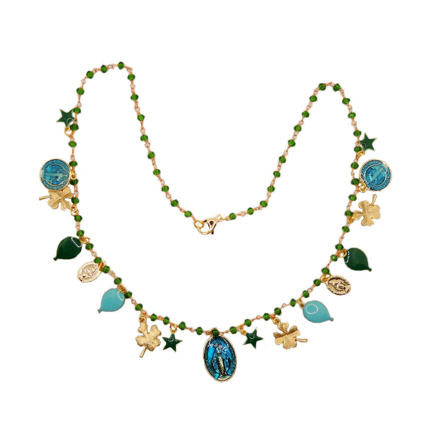 Le Troisième Songe collana con charms, metallo dorato nichel free, lunghezza cm 29. Collana fatta a mano. Pezzo unico. Collane bigiotteria particolari. Collane corte. Collana donna. Collana donna girocollo. Collane moderne. Collane boho. Collane romantiche.